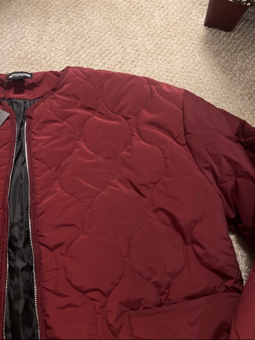 PrettyLittleThing Quilted Bomber Jacket in Burgundy - Picture 3 of 7